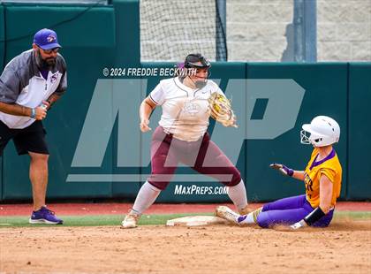 Thumbnail 3 in Calallen vs. Sanger (UIL 4A Softball Semifinal) photogallery.