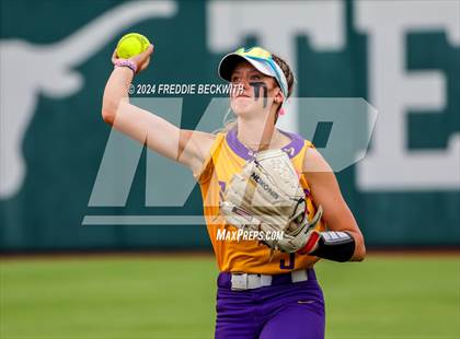 Thumbnail 3 in Calallen vs. Sanger (UIL 4A Softball Semifinal) photogallery.