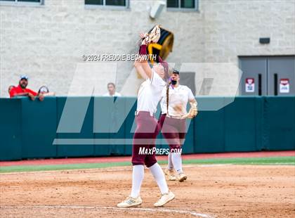 Thumbnail 2 in Calallen vs. Sanger (UIL 4A Softball Semifinal) photogallery.