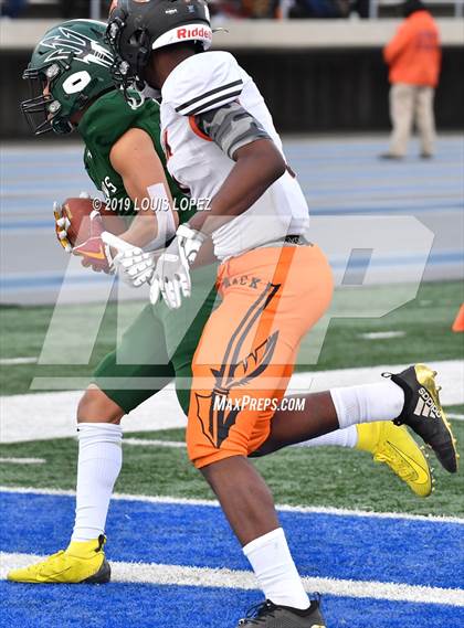 Thumbnail 3 in McClymonds vs. Pacifica (CIF State DIV 2A Championship Final) photogallery.