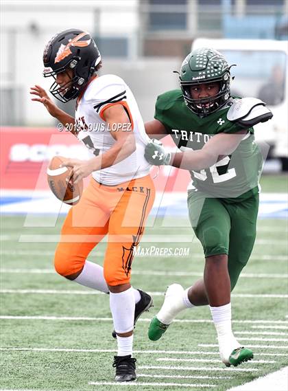 Thumbnail 3 in McClymonds vs. Pacifica (CIF State DIV 2A Championship Final) photogallery.