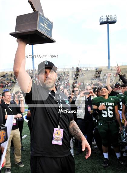 Thumbnail 3 in McClymonds vs. Pacifica (CIF State DIV 2A Championship Final) photogallery.