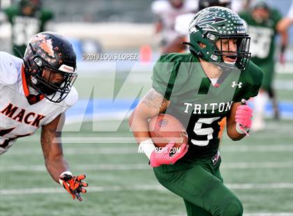 Thumbnail 3 in McClymonds vs. Pacifica (CIF State DIV 2A Championship Final) photogallery.
