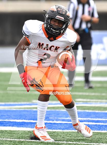 Thumbnail 3 in McClymonds vs. Pacifica (CIF State DIV 2A Championship Final) photogallery.