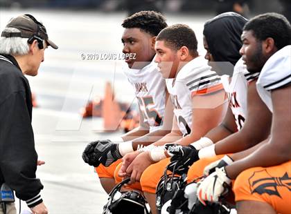 Thumbnail 3 in McClymonds vs. Pacifica (CIF State DIV 2A Championship Final) photogallery.