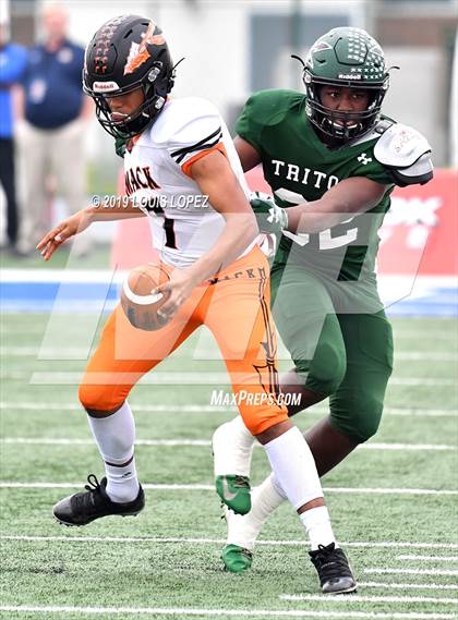 Thumbnail 2 in McClymonds vs. Pacifica (CIF State DIV 2A Championship Final) photogallery.