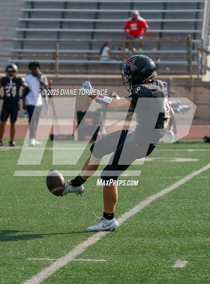 Thumbnail 3 in Foothill @ Tustin photogallery.