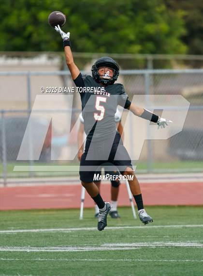 Thumbnail 2 in Foothill @ Tustin photogallery.