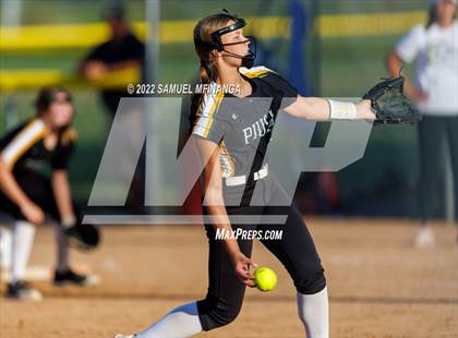 Thumbnail 1 in Fillmore Central @ Pius X photogallery.
