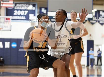 Thumbnail 3 in St. John-Vianney vs. Rutgers Prep photogallery.