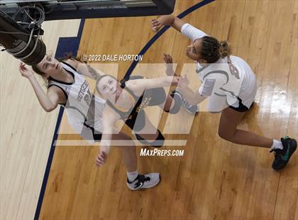 Thumbnail 3 in St. John-Vianney vs. Rutgers Prep photogallery.