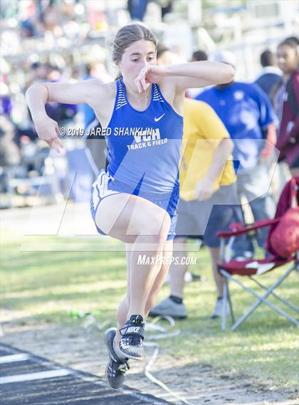 Thumbnail 1 in Vandebilt Catholic(Terrier Relays) photogallery.