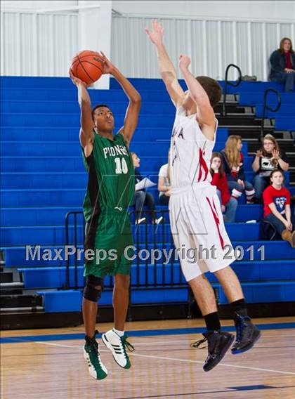 Thumbnail 1 in Dallas HSAA South vs Happy Hill Farm (Lake Country Classic) photogallery.