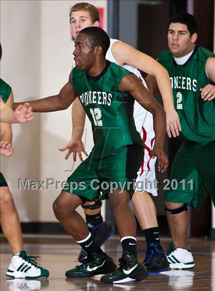 Thumbnail 3 in Dallas HSAA South vs Happy Hill Farm (Lake Country Classic) photogallery.