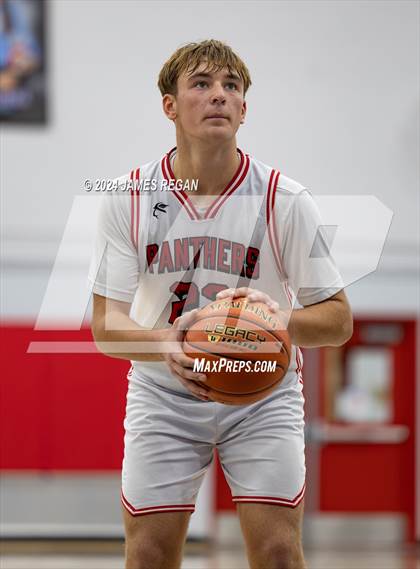 Thumbnail 3 in Westmoor vs. Burlingame (Burlingame Lions Invitational) photogallery.