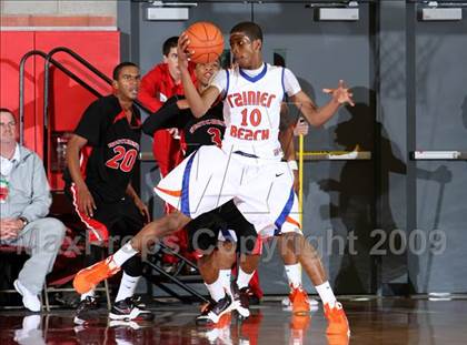 Thumbnail 1 in Rainier Beach vs. Westchester (Nike Extravaganza) photogallery.