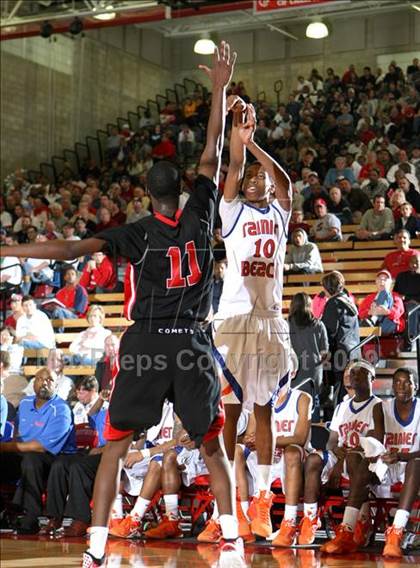 Thumbnail 1 in Rainier Beach vs. Westchester (Nike Extravaganza) photogallery.