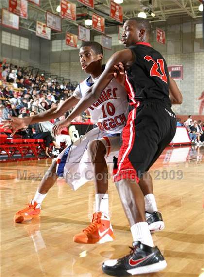 Thumbnail 1 in Rainier Beach vs. Westchester (Nike Extravaganza) photogallery.