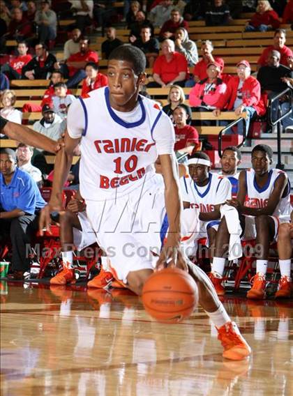 Thumbnail 3 in Rainier Beach vs. Westchester (Nike Extravaganza) photogallery.