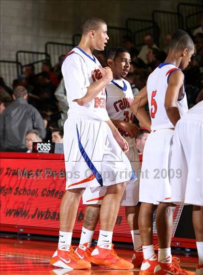 Thumbnail 1 in Rainier Beach vs. Westchester (Nike Extravaganza) photogallery.