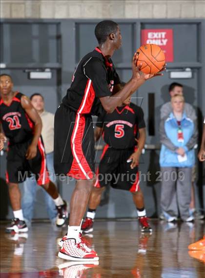 Thumbnail 2 in Rainier Beach vs. Westchester (Nike Extravaganza) photogallery.