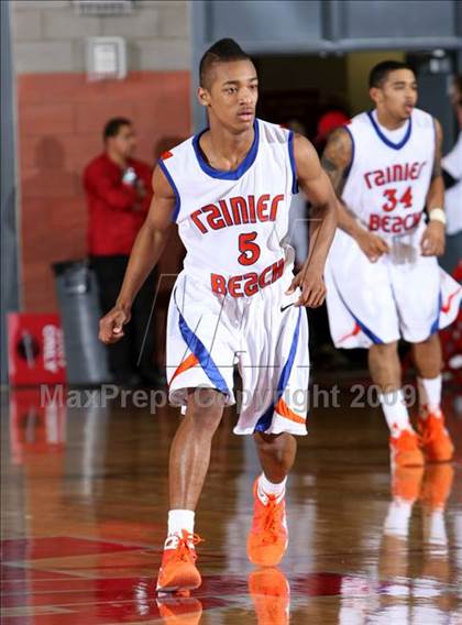 Thumbnail 2 in Rainier Beach vs. Westchester (Nike Extravaganza) photogallery.