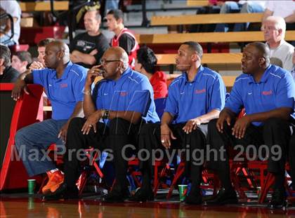 Thumbnail 2 in Rainier Beach vs. Westchester (Nike Extravaganza) photogallery.