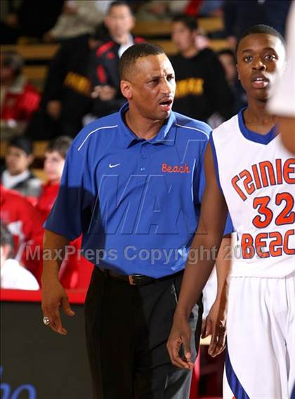 Thumbnail 1 in Rainier Beach vs. Westchester (Nike Extravaganza) photogallery.