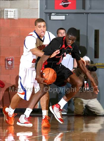 Thumbnail 1 in Rainier Beach vs. Westchester (Nike Extravaganza) photogallery.