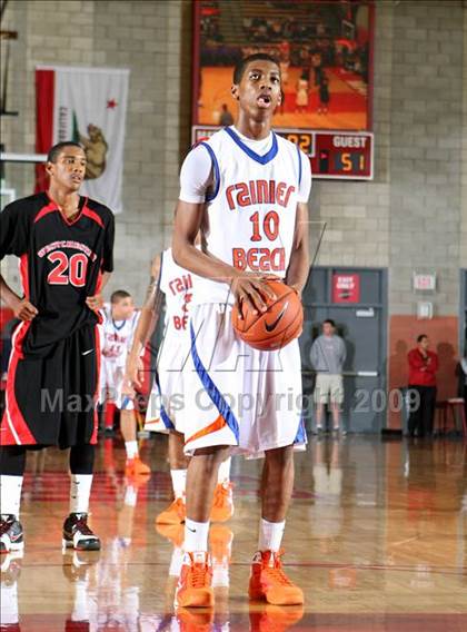 Thumbnail 3 in Rainier Beach vs. Westchester (Nike Extravaganza) photogallery.