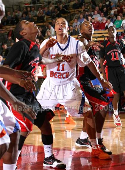 Thumbnail 3 in Rainier Beach vs. Westchester (Nike Extravaganza) photogallery.