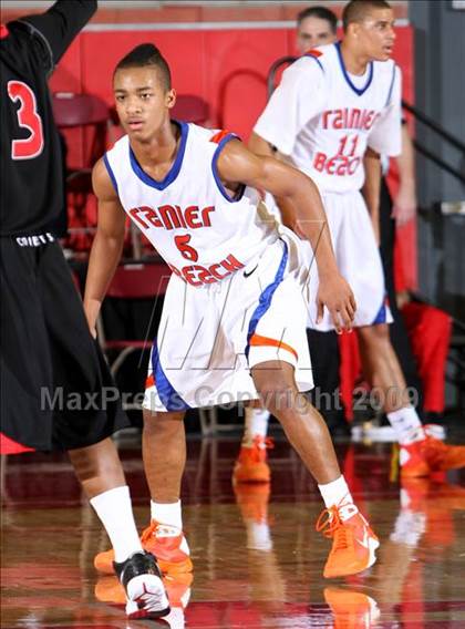 Thumbnail 1 in Rainier Beach vs. Westchester (Nike Extravaganza) photogallery.