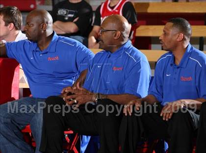 Thumbnail 2 in Rainier Beach vs. Westchester (Nike Extravaganza) photogallery.