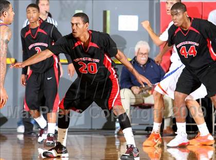 Thumbnail 1 in Rainier Beach vs. Westchester (Nike Extravaganza) photogallery.