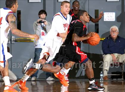 Thumbnail 3 in Rainier Beach vs. Westchester (Nike Extravaganza) photogallery.