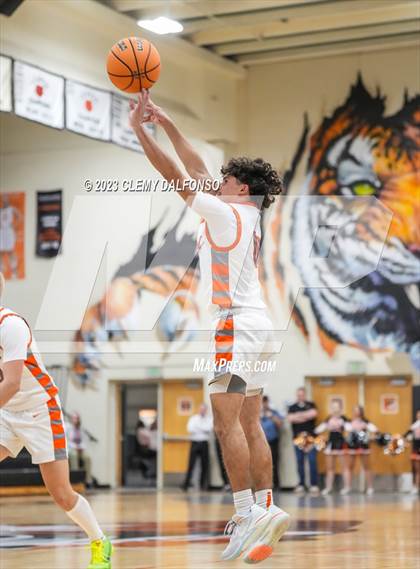 Thumbnail 2 in Hinkley @ Lakewood photogallery.