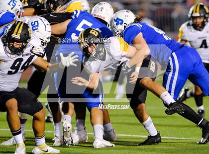 Thumbnail 3 in Jay vs. Brennan photogallery.