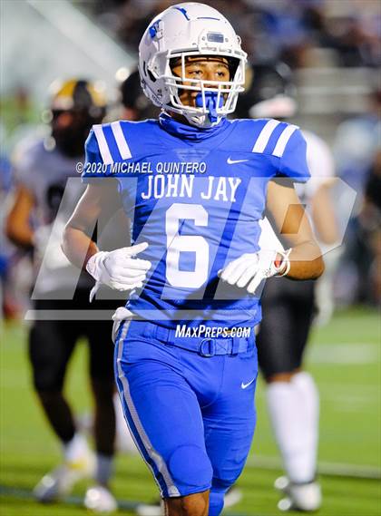Thumbnail 3 in Jay vs. Brennan photogallery.