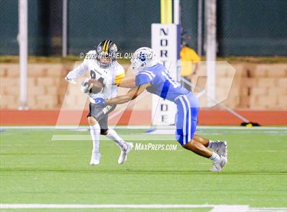 Thumbnail 3 in Jay vs. Brennan photogallery.
