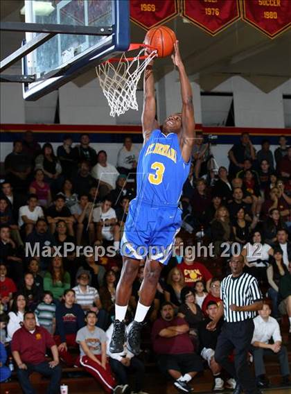 Thumbnail 2 in St. Bernard vs. Cantwell-Sacred Heart photogallery.