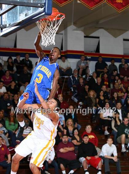 Thumbnail 2 in St. Bernard vs. Cantwell-Sacred Heart photogallery.