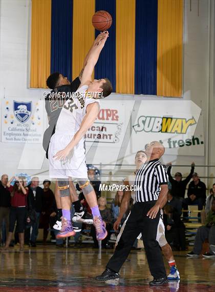Thumbnail 2 in Salesian College Preparatory vs. Gridley (Gridley Invitational) photogallery.