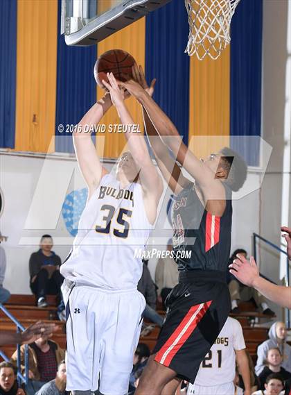 Thumbnail 3 in Salesian College Preparatory vs. Gridley (Gridley Invitational) photogallery.