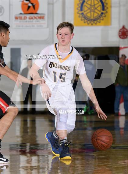 Thumbnail 3 in Salesian College Preparatory vs. Gridley (Gridley Invitational) photogallery.