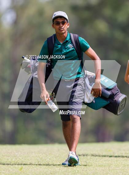 Thumbnail 1 in NCHSAA 4A Finals (Round 2) photogallery.
