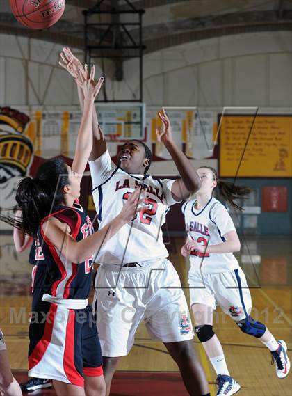 Thumbnail 2 in La Salle vs. Flintridge Sacred Heart (La Canada Tournament) photogallery.