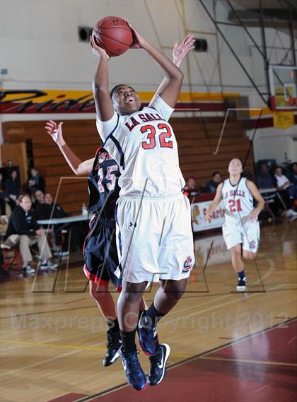 Thumbnail 2 in La Salle vs. Flintridge Sacred Heart (La Canada Tournament) photogallery.