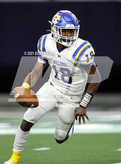 Thumbnail 1 in Chapel Hill vs. LBJ Austin (UIL 4A D1 Semifinal Playoff) photogallery.
