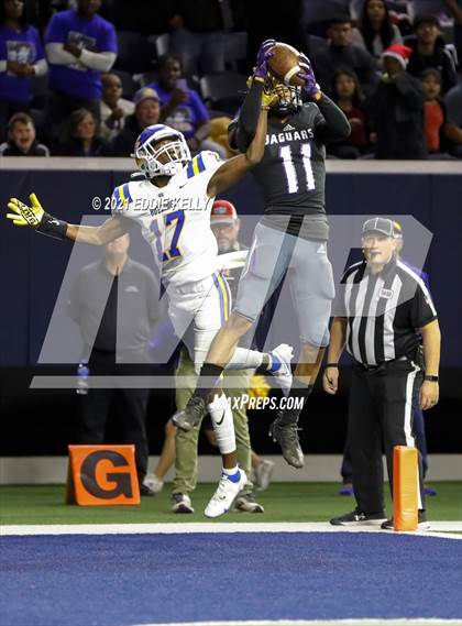 Thumbnail 3 in Chapel Hill vs. LBJ Austin (UIL 4A D1 Semifinal Playoff) photogallery.