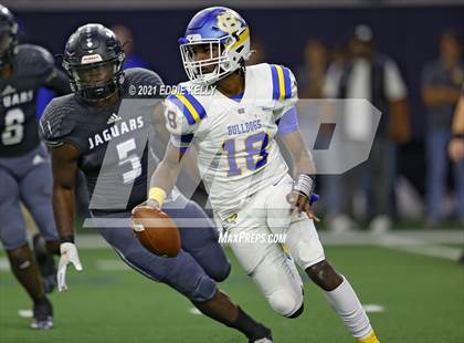 Thumbnail 1 in Chapel Hill vs. LBJ Austin (UIL 4A D1 Semifinal Playoff) photogallery.